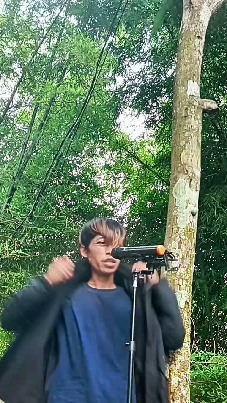 oh mawar hitam harummu kepedihan 