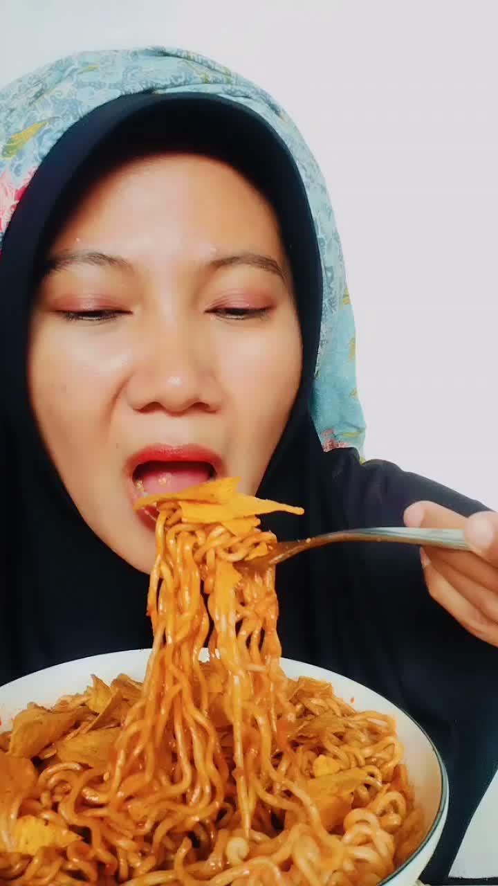 Mienya Enak sih, cuma Pedesss Bangeett!!! #makanpedas #asmrfood #noodlelover #nyaidarugi_real 