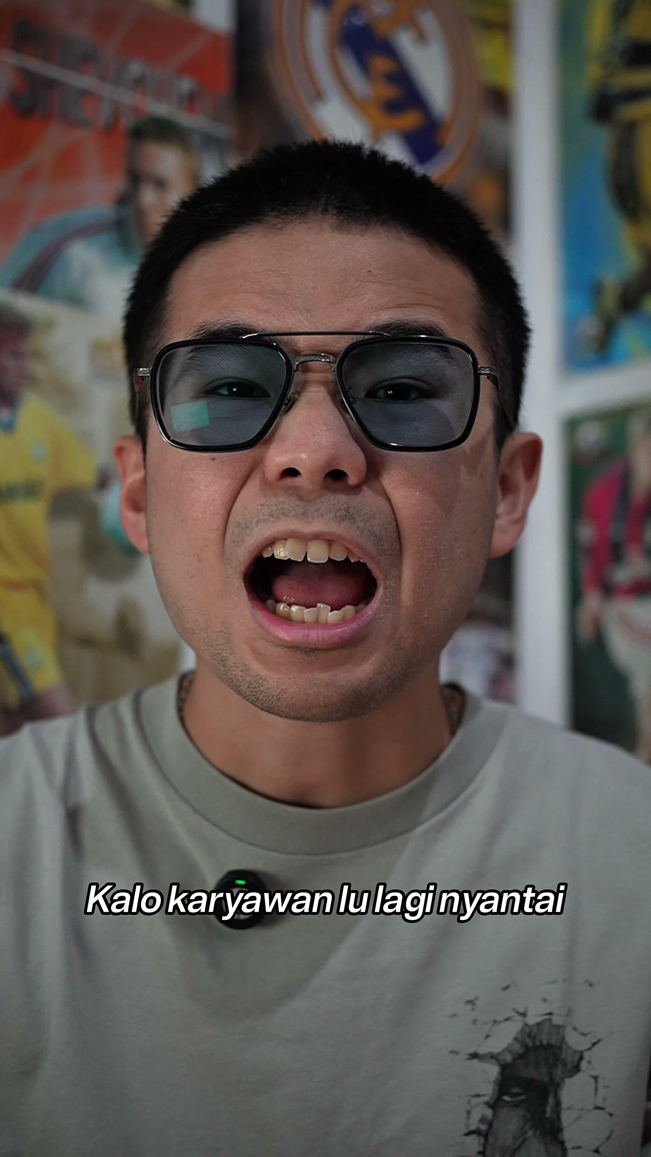 Kalo di kantor, kagak usah dah minta tolong-minta tolong