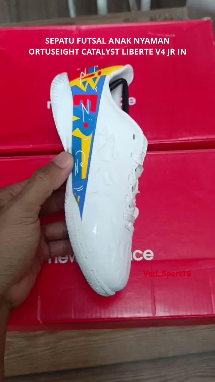 DISKON 50% SEPATU FUTSAL ANAK.
ORTUSEIGHT CATALYST LIBERTE V4 JR IN.
Rp.349.000 JADI Rp.175.000.

ORDER KLIK 👇

#timnasindonesia #verisport 