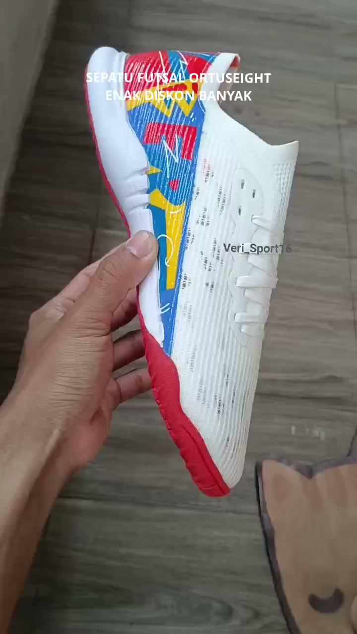 DISKON GEDE SEPATU FUTSAL!!!
ORTUSEIGHT CATALYST LIBERTE V4 IN.
Rp.649.000 JADI Rp.335.000

VERI SPORT ORIGINAL GAK HARUS MAHAL!!! 

#timnas