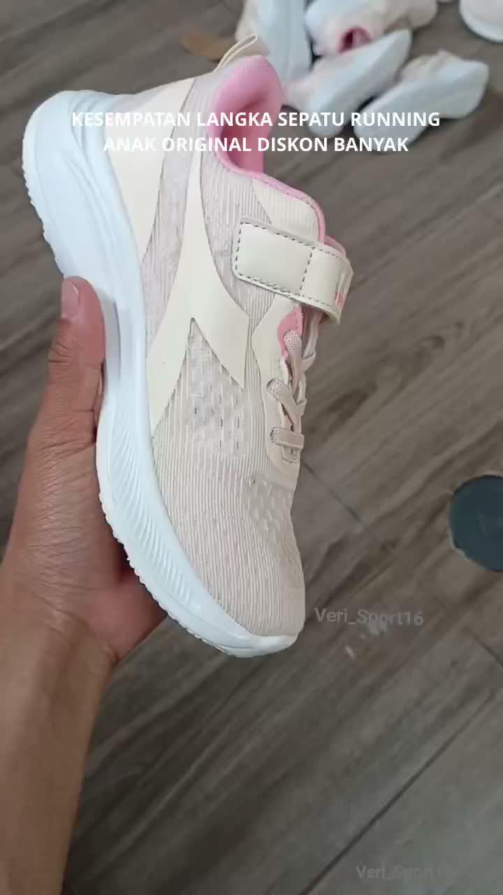 DISKON GEDE SEPATU RUNNING ANAK!! 
DIADORA MARGIE JR RINGAN EMPUK.
Rp.349.000 JADI Rp.150.000

VERI SPORT ORIGINAL GAK HARUS MAHAL!!! 

#tim