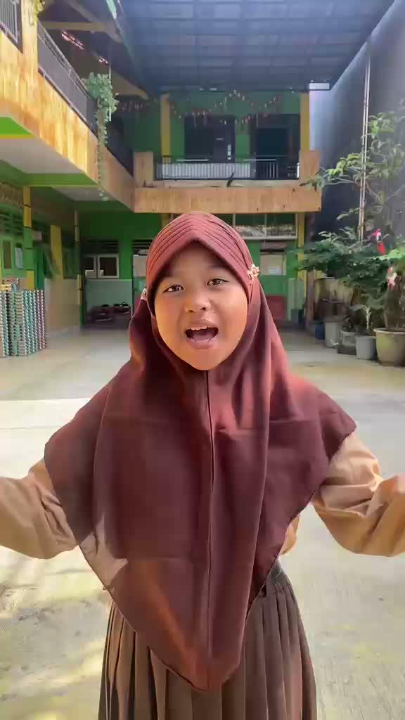 Hafiz2027 MAZIA NEISA ALMAKFINA UMUR 10 TAHUN SAYA SEKOLAH DI MI MAMBAUL ULUM BALONGBENDO, SIDOARJO, JAWA TIMUR SAYA SUDAH MENGHAFAL 4 JUZ A