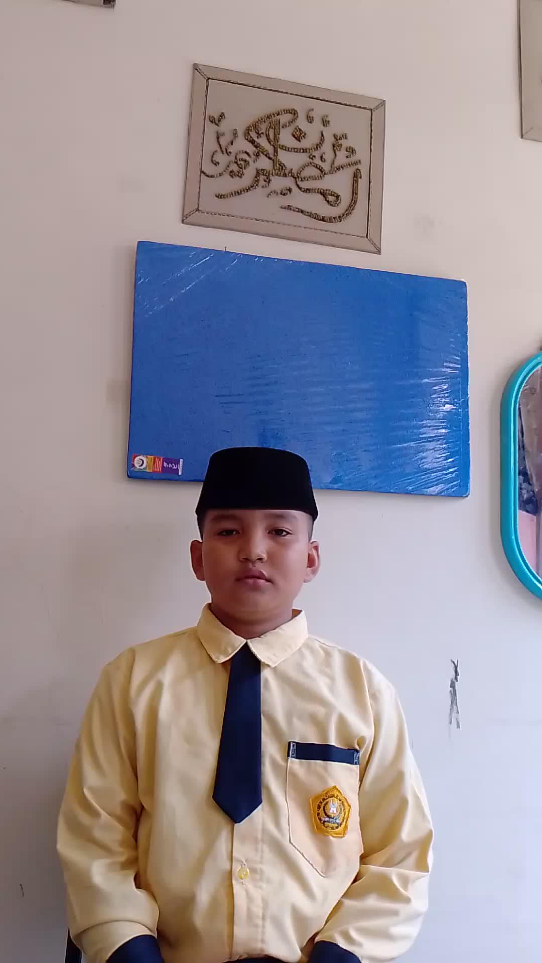 HAFIZ2027 (spasi) qolbi Vladimir Putin (spasi) kota Padang (spasi) 11 tahun (spasi) jumlah hafalan Al-Quran 3 juz yaitu juz 30, 29 dan 1