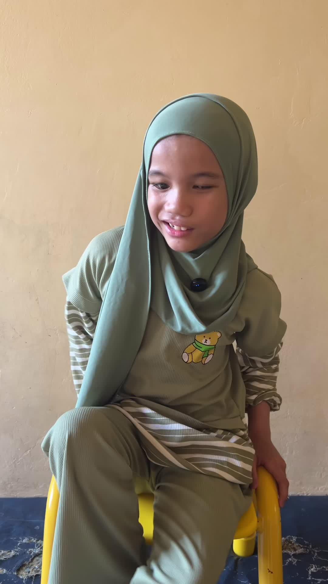 HAFIZ2027 Sitti Aisyah Achmad MAKASSAR 8 Tahun 3 Juz. Assalamualaikum wr wb.. Saya anak penyandang disabilitas netra dan cerebral palsy, duk
