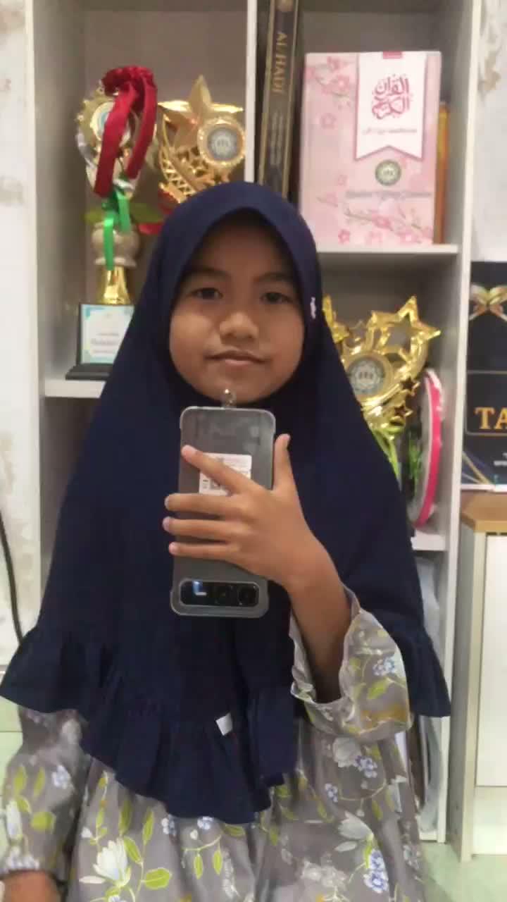 at Caption (Wajib): Saat mengunggah, tulis keterangan video dengan format berikut:

HAFIZ2027 ZAAHIRA TIFFANY JASMINE BEKASI 11 TAHUN 5 JUZ
